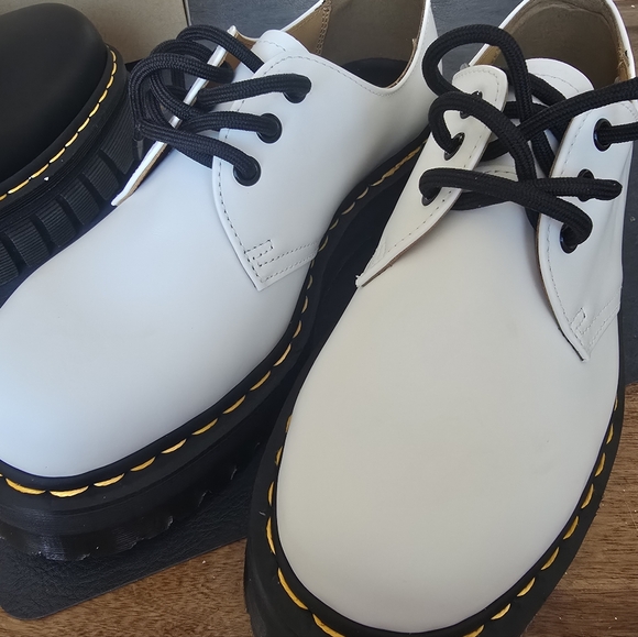 Dr. Martens Other - 1461 White Leather Dr MARTENS W10 M9